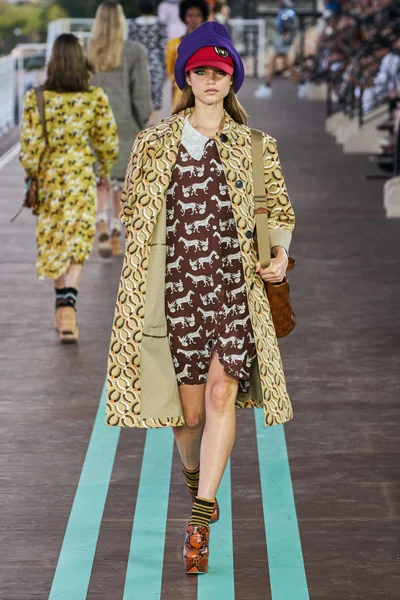 Look 15